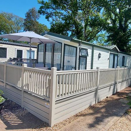 A Fashionable Caravan In A Peaceful Seaside Town Sandown Exteriör bild