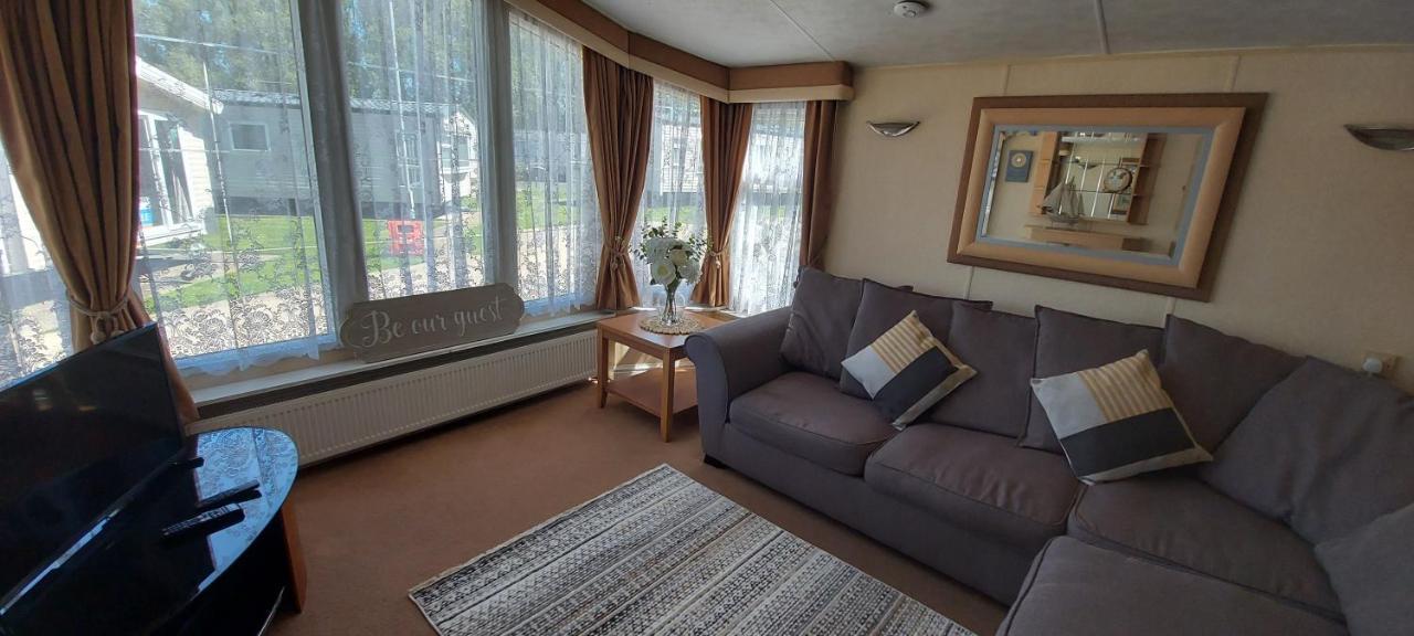 A Fashionable Caravan In A Peaceful Seaside Town Sandown Exteriör bild