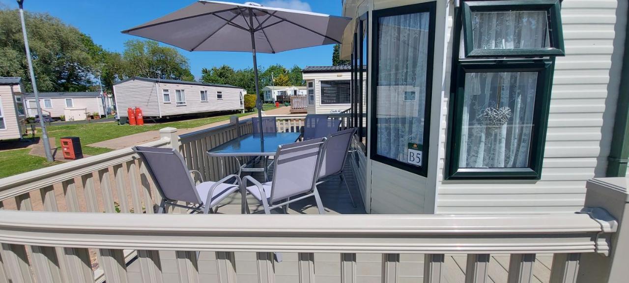 A Fashionable Caravan In A Peaceful Seaside Town Sandown Exteriör bild