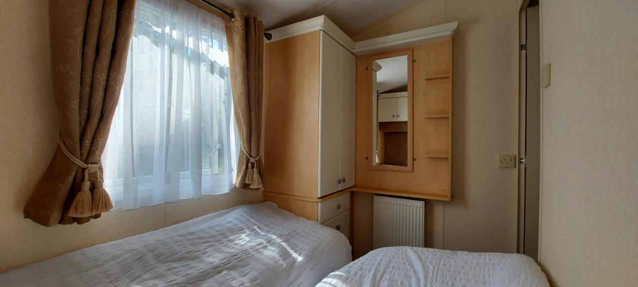 A Fashionable Caravan In A Peaceful Seaside Town Sandown Exteriör bild