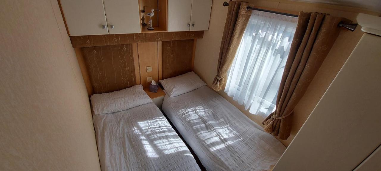 A Fashionable Caravan In A Peaceful Seaside Town Sandown Exteriör bild