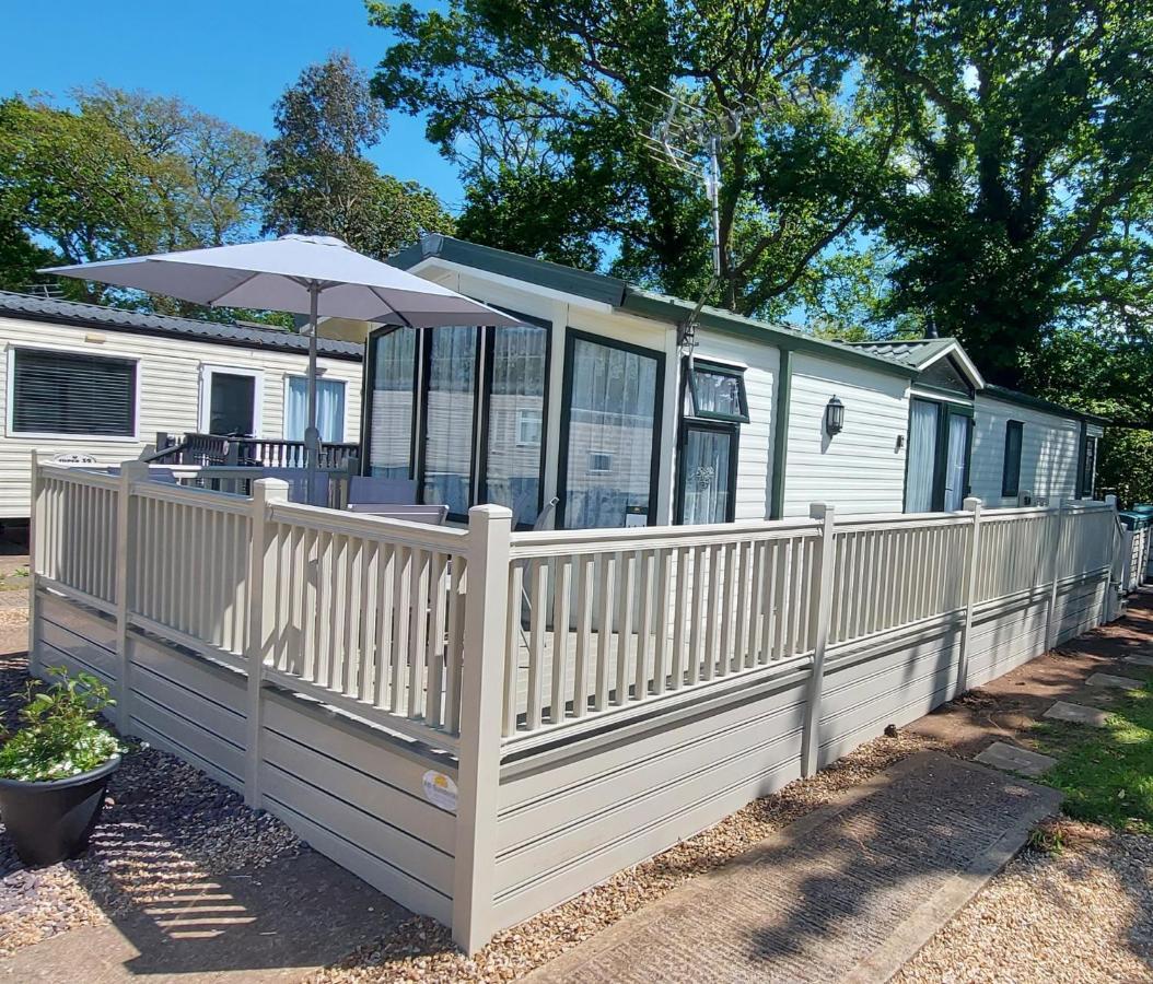 A Fashionable Caravan In A Peaceful Seaside Town Sandown Exteriör bild