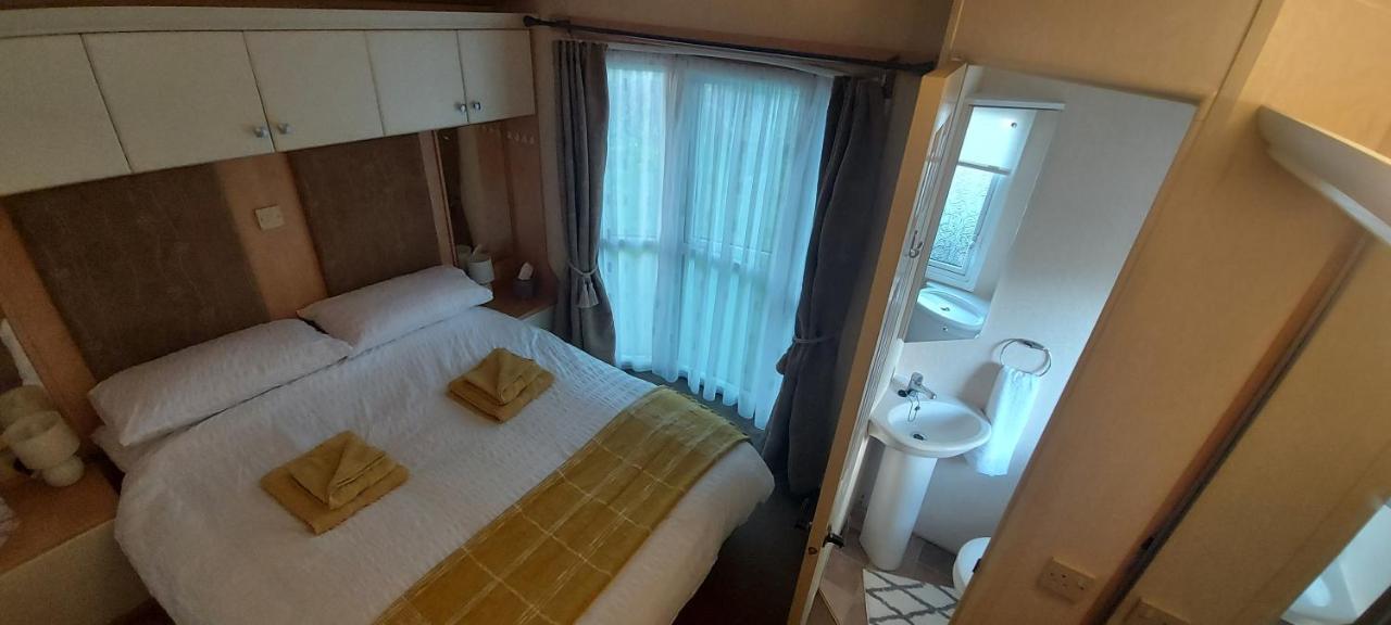 A Fashionable Caravan In A Peaceful Seaside Town Sandown Exteriör bild